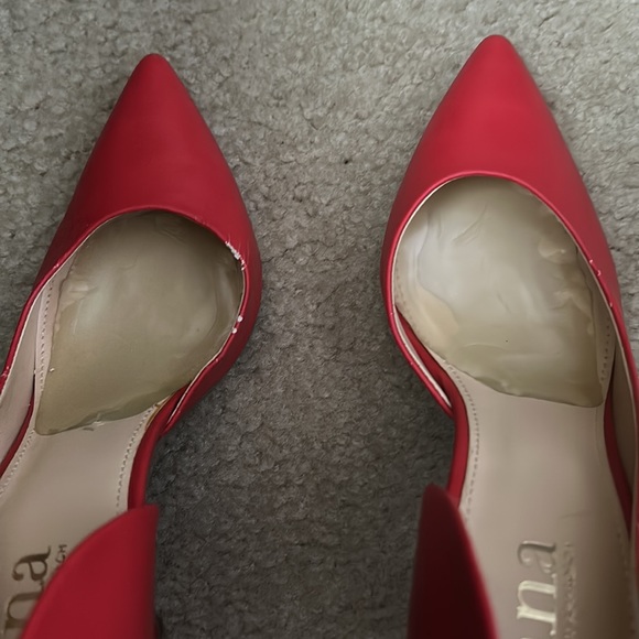 - - - - ANA RED PUMPS SIZE 8M - Picture 5 of 5